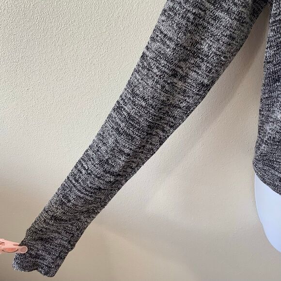 Hello Kitty Sequin Grey McBling Sanrio Kawaii Cutecore Lightweight Sweater Small - Picture 5 of 12